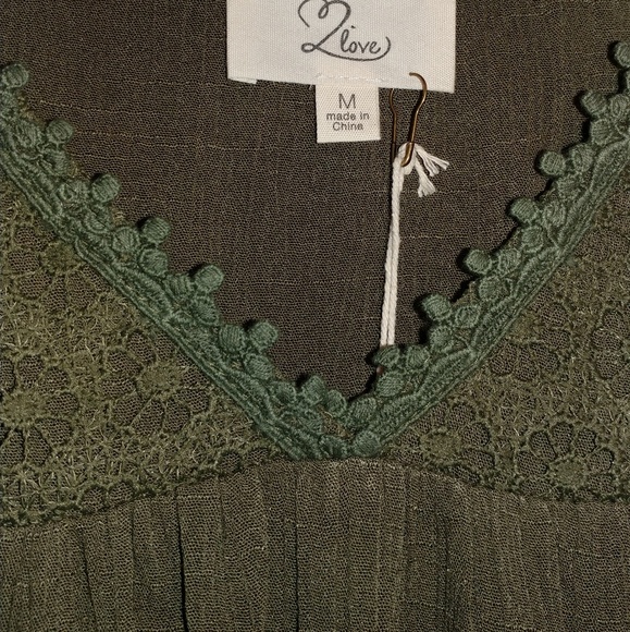 NWT Olive V-neck 3/4 TOP - Picture 4 of 7